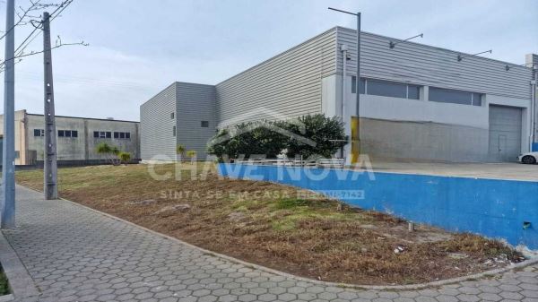 Armazém no Núcleo Empresarial de Serzedo – Excelente localização e versatilidade!