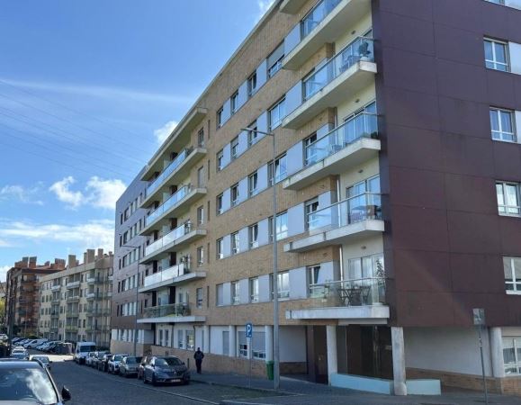 Apartamento T3+1 duplex, 1º piso, BOX para 2 carros - Oliveira Douro