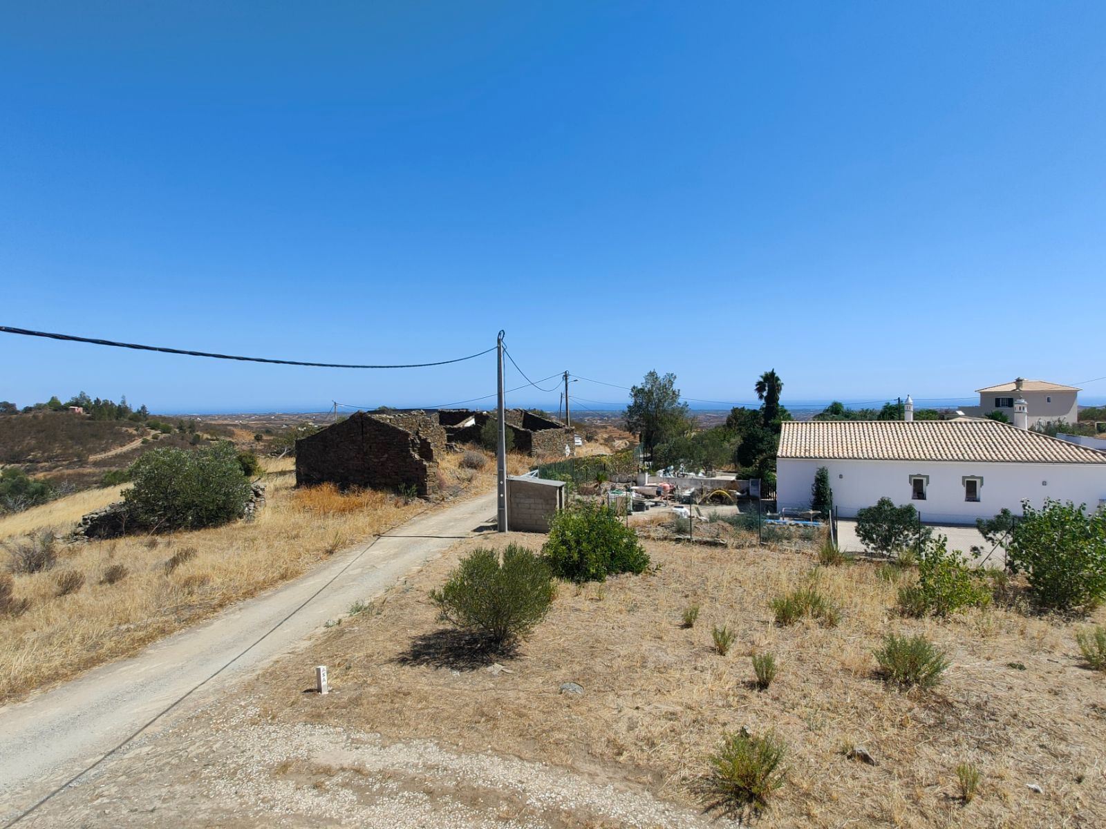 🏡 Moradia T3 com Terreno Generoso – Para Venda no Cotovio, a 20 min de Tavira