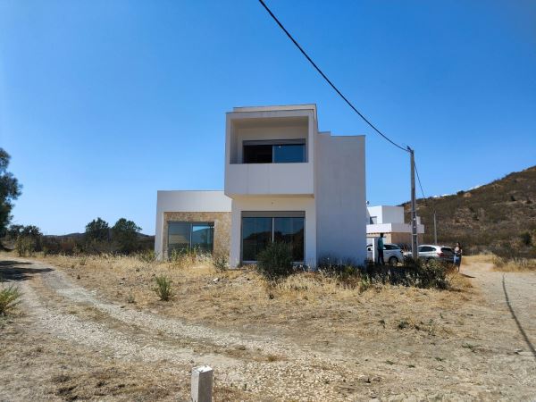 🏡 Moradia T3 com Terreno Generoso – Para Venda no Cotovio, a 20 min de Tavira