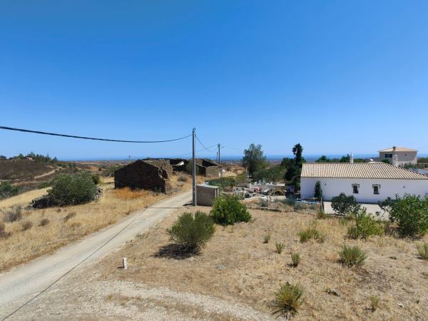🏡 Moradia T3 com Terreno Generoso – Para Venda no Cotovio, a 20 min de Tavira