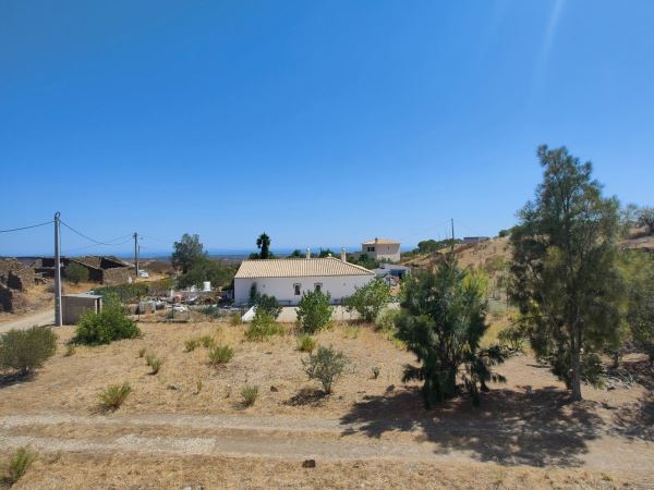 🏡 Moradia T3 com Terreno Generoso – Para Venda no Cotovio, a 20 min de Tavira