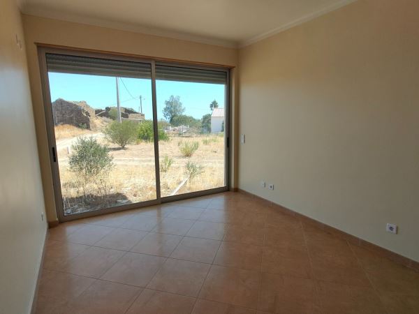 🏡 Moradia T3 com Terreno Generoso – Para Venda no Cotovio, a 20 min de Tavira