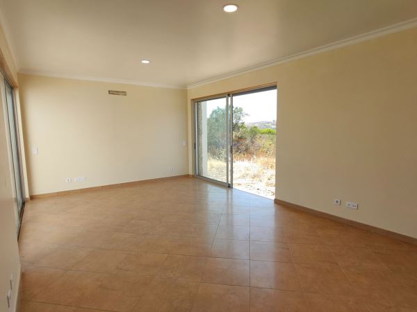 🏡 Moradia T3 com Terreno Generoso – Para Venda no Cotovio, a 20 min de Tavira