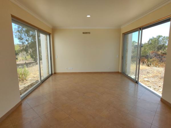 🏡 Moradia T3 com Terreno Generoso – Para Venda no Cotovio, a 20 min de Tavira