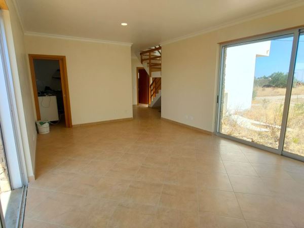 🏡 Moradia T3 com Terreno Generoso – Para Venda no Cotovio, a 20 min de Tavira