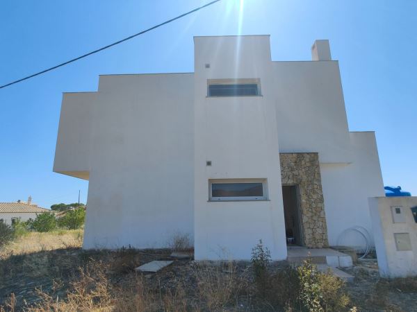 🏡 Moradia T3 com Terreno Generoso – Para Venda no Cotovio, a 20 min de Tavira