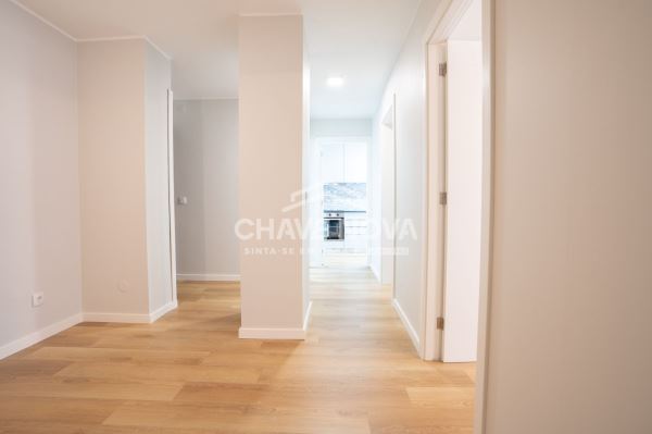 Apartamento T2 totalmente renovado em Arca D`água