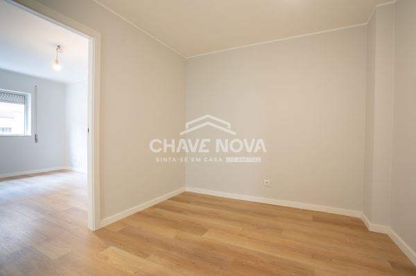Apartamento T2 totalmente renovado em Arca D`água
