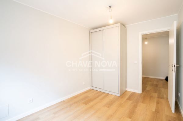 Apartamento T2 totalmente renovado em Arca D`água