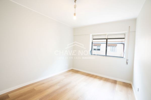 Apartamento T2 totalmente renovado em Arca D`água