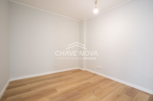 Apartamento T2 totalmente renovado em Arca D`água