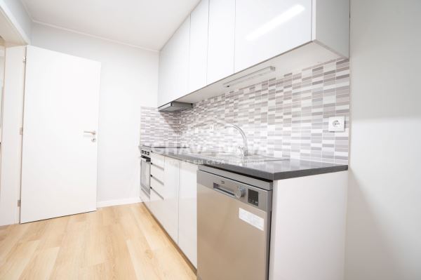 Apartamento T2 totalmente renovado em Arca D`água
