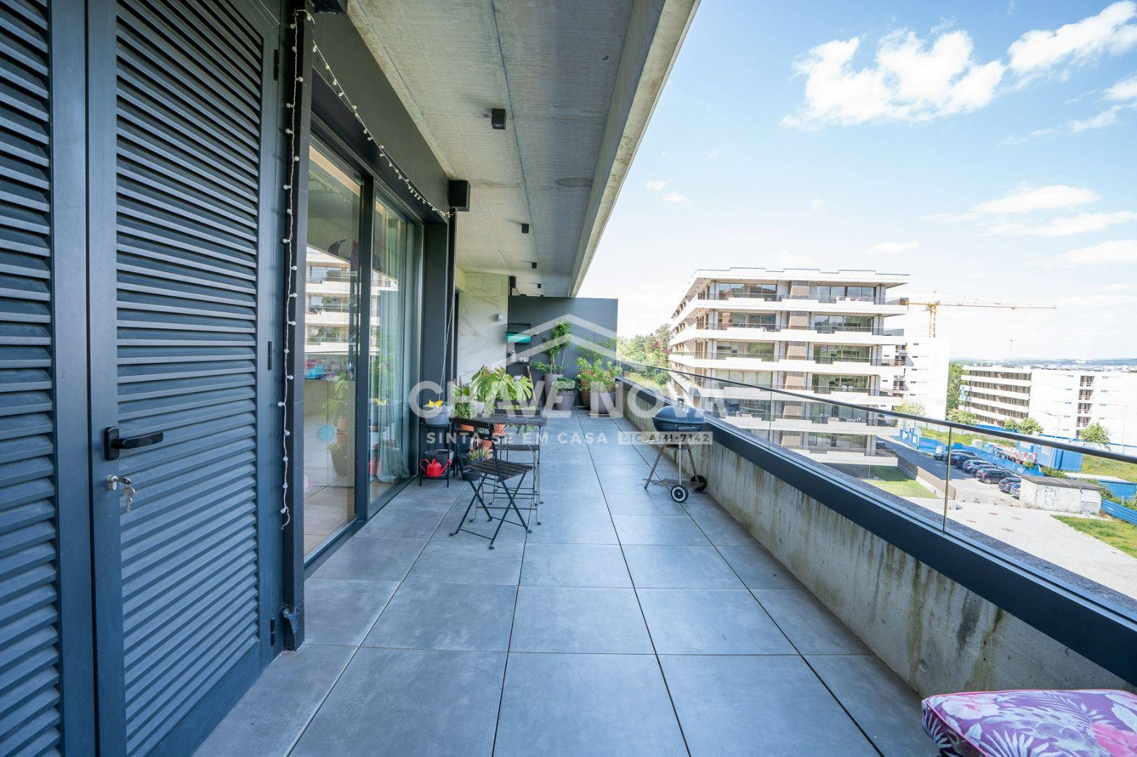 Excelente T3 no Empreendimento República Residence, localizado a 5 minutos a pé do metro João de Deus