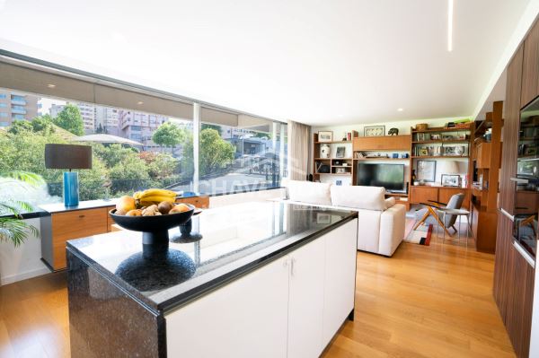 Excelente T3 no Empreendimento República Residence, localizado a 5 minutos a pé do metro João de Deus