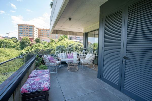 Excelente T3 no Empreendimento República Residence, localizado a 5 minutos a pé do metro João de Deus