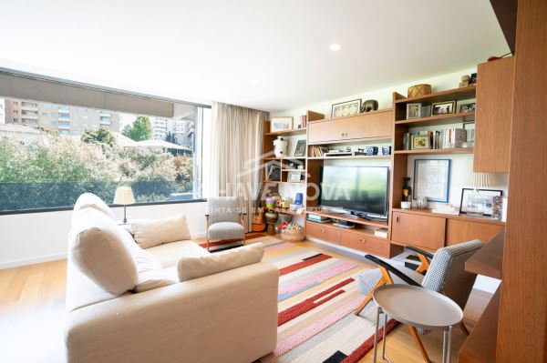 Excelente T3 no Empreendimento República Residence, localizado a 5 minutos a pé do metro João de Deus