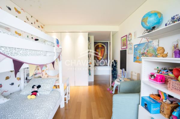Excelente T3 no Empreendimento República Residence, localizado a 5 minutos a pé do metro João de Deus