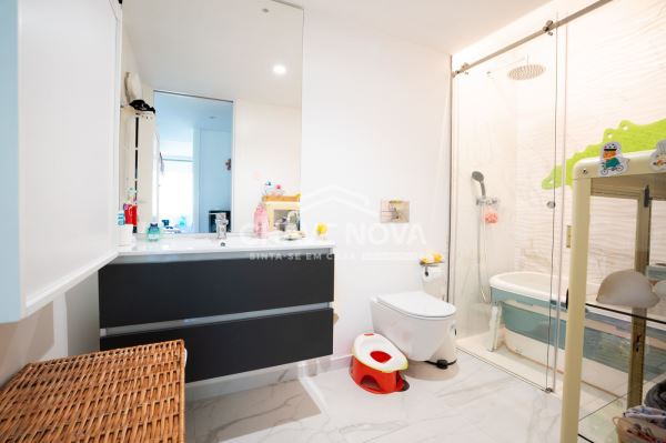 Excelente T3 no Empreendimento República Residence, localizado a 5 minutos a pé do metro João de Deus