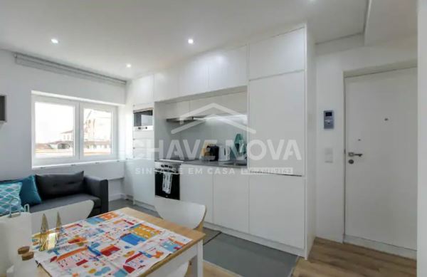 Estúdio T0+1 Mobilado com Vista Rio – Licença AL Ativa | Junto à Estação de Campanhã - Porto