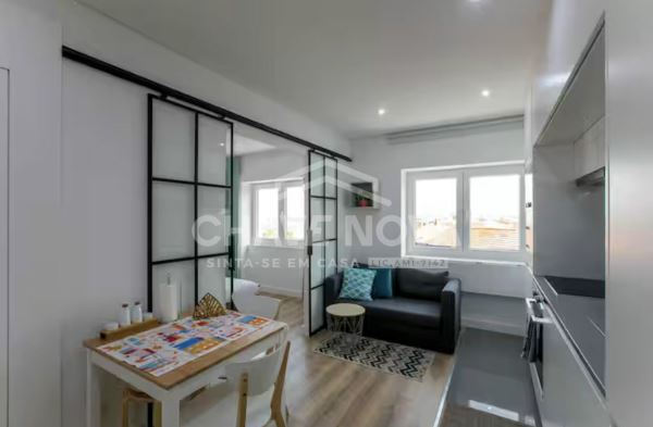 Estúdio T0+1 Mobilado com Vista Rio – Licença AL Ativa | Junto à Estação de Campanhã - Porto