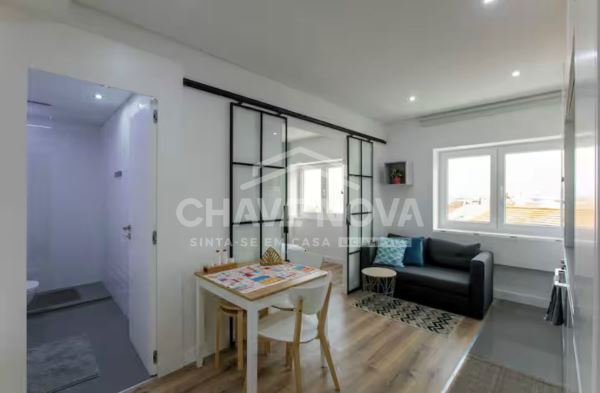 Estúdio T0+1 Mobilado com Vista Rio – Licença AL Ativa | Junto à Estação de Campanhã - Porto