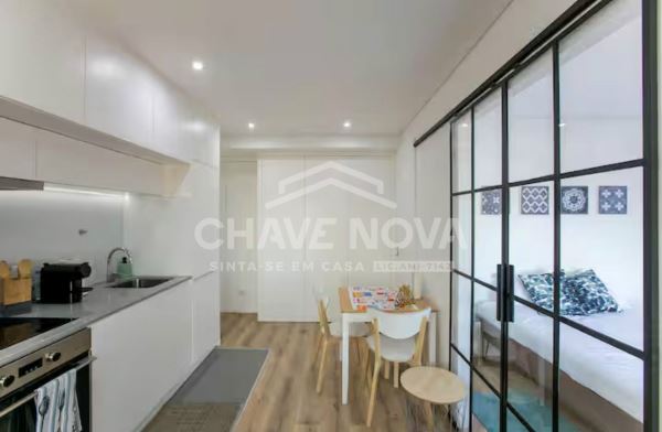 Estúdio T0+1 Mobilado com Vista Rio – Licença AL Ativa | Junto à Estação de Campanhã - Porto