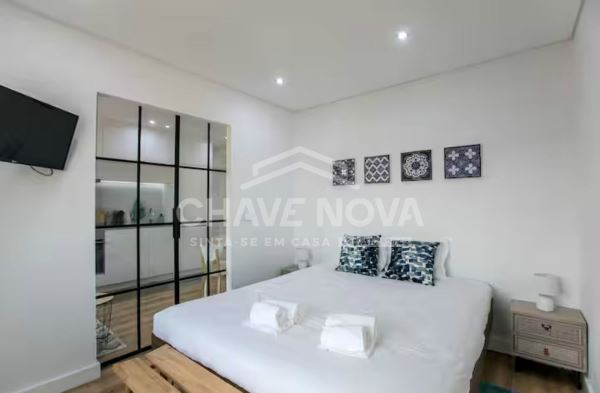 Estúdio T0+1 Mobilado com Vista Rio – Licença AL Ativa | Junto à Estação de Campanhã - Porto