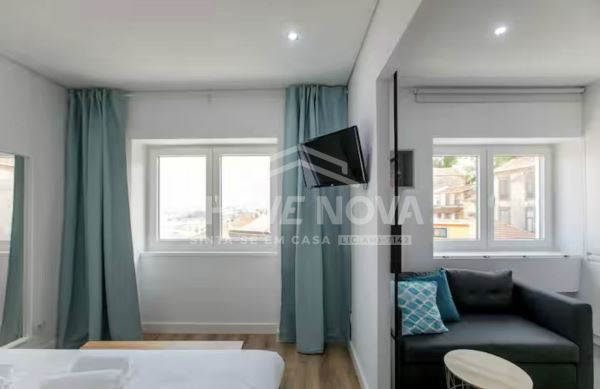 Estúdio T0+1 Mobilado com Vista Rio – Licença AL Ativa | Junto à Estação de Campanhã - Porto