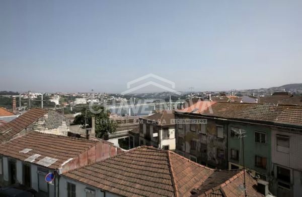 Estúdio T0+1 Mobilado com Vista Rio – Licença AL Ativa | Junto à Estação de Campanhã - Porto
