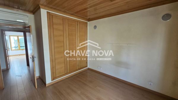 Moradia T3 triplex à venda em Milharado/Venda do Pinheiro.