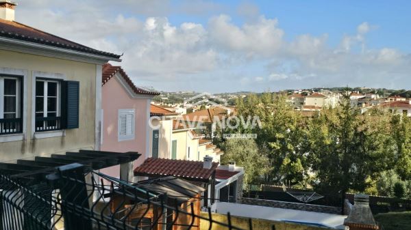 Moradia T3 triplex à venda em Milharado/Venda do Pinheiro.