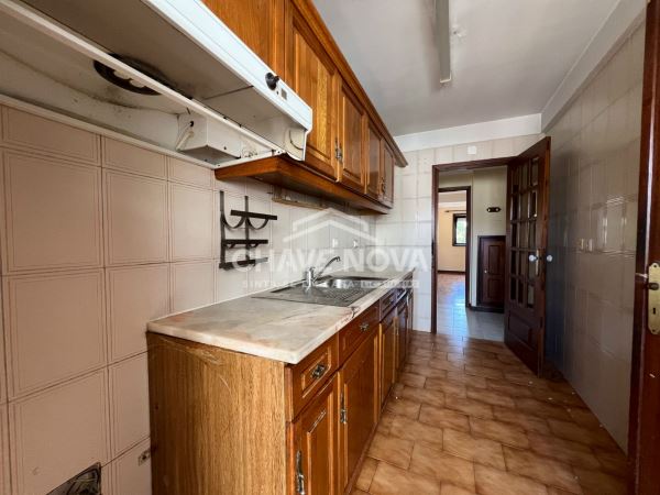 Apartamento T2 c/ Lugar de Garagem Avenida da República (Estação de Metro “D. João II”)