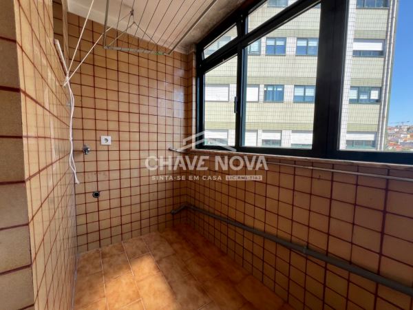Apartamento T2 c/ Lugar de Garagem Avenida da República (Estação de Metro “D. João II”)