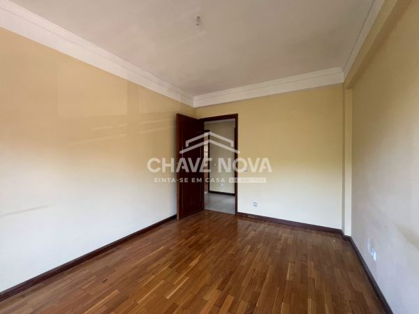 Apartamento T2 c/ Lugar de Garagem Avenida da República (Estação de Metro “D. João II”)