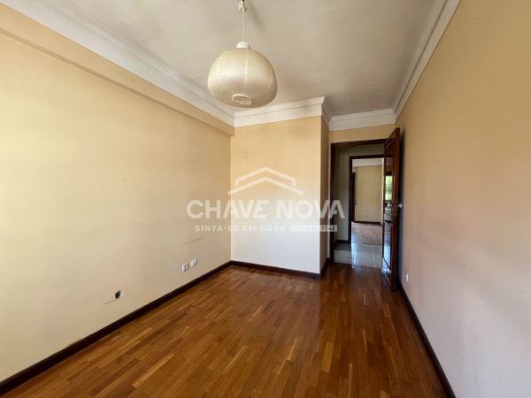 Apartamento T2 c/ Lugar de Garagem Avenida da República (Estação de Metro “D. João II”)