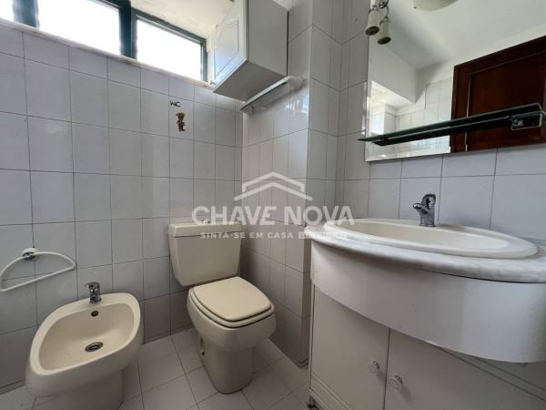 Apartamento T2 c/ Lugar de Garagem Avenida da República (Estação de Metro “D. João II”)
