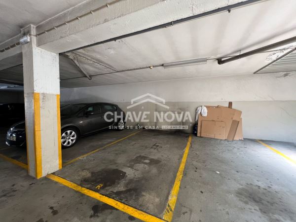 Apartamento T2 c/ Lugar de Garagem Avenida da República (Estação de Metro “D. João II”)