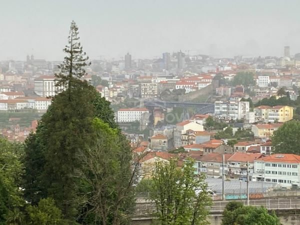 Espetacular T3, 4 WC (3 Suítes), mobilado, na zona central de Gaia, com vista do Douro e Ponte D. Luís I