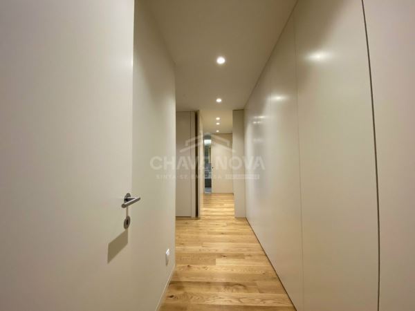 Espetacular T3, 4 WC (3 Suítes), mobilado, na zona central de Gaia, com vista do Douro e Ponte D. Luís I