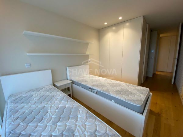 Espetacular T3, 4 WC (3 Suítes), mobilado, na zona central de Gaia, com vista do Douro e Ponte D. Luís I