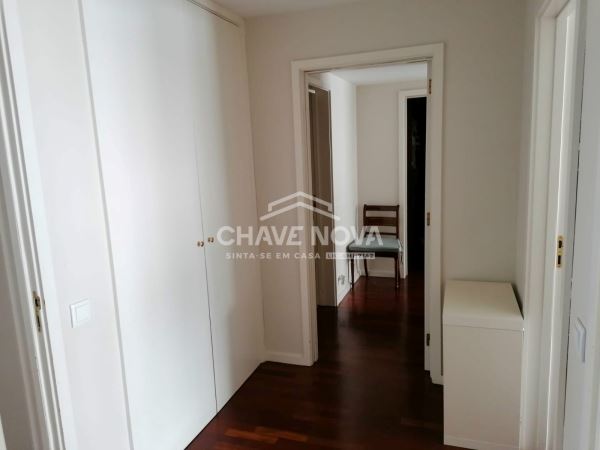 Apartamento T3 à venda na Rua de Serralves ( Boavista) - Porto