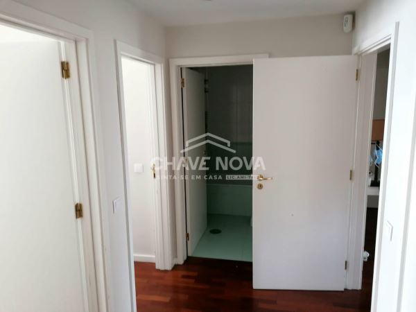 Apartamento T3 à venda na Rua de Serralves ( Boavista) - Porto