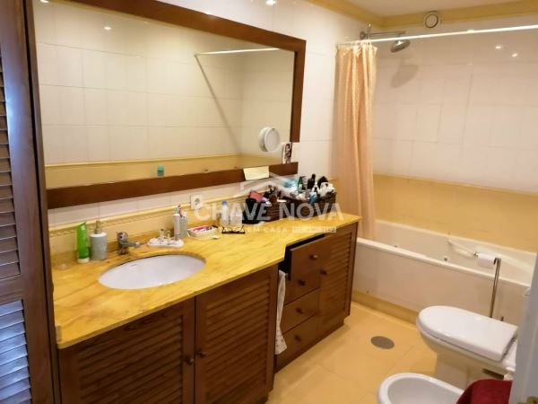 Apartamento T3 à venda na Rua de Serralves ( Boavista) - Porto