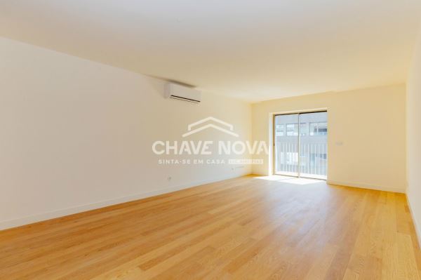 Apartamento T2 na Rua Conde Redondo em Lisboa