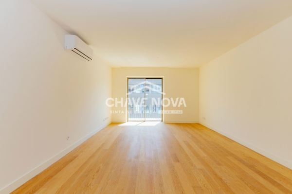 Apartamento T2 na Rua Conde Redondo em Lisboa