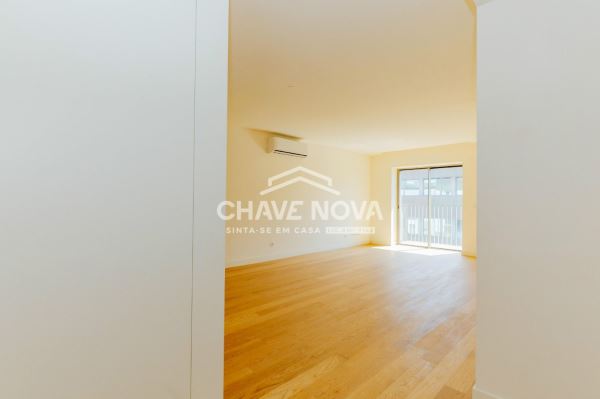 Apartamento T2 na Rua Conde Redondo em Lisboa
