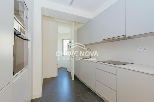Apartamento T2 na Rua Conde Redondo em Lisboa