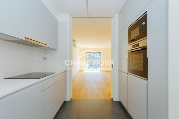 Apartamento T2 na Rua Conde Redondo em Lisboa