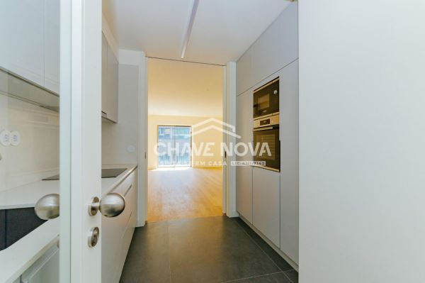 Apartamento T2 na Rua Conde Redondo em Lisboa